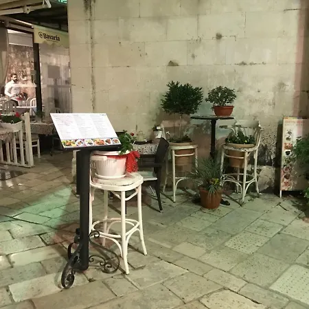 N&m - Diocletians Palace Split