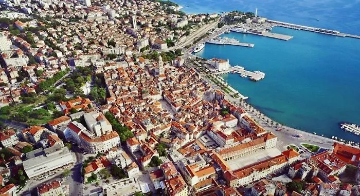 ゲストハウス N&m - Diocletians Palace 3*