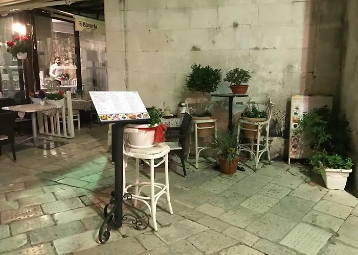 N&m - Diocletians Palace スプリト