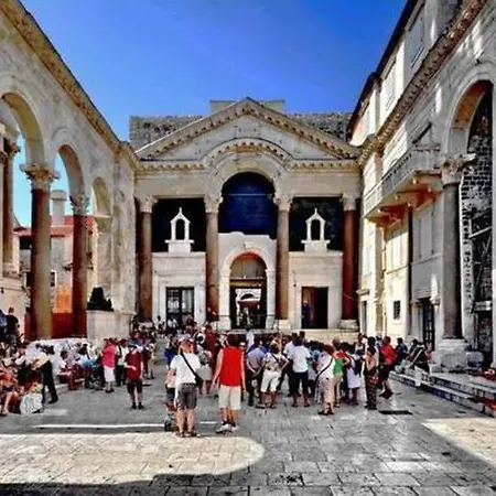 Gæstehus N&m - Diocletians Palace 3*