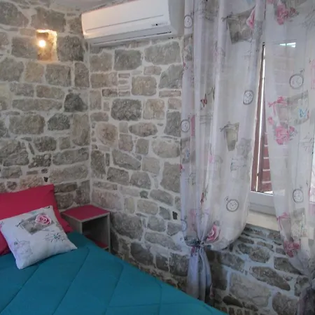 N&m - Diocletians Palace Gasthuis