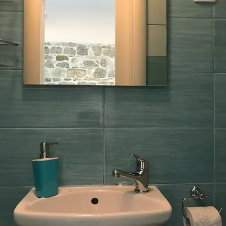 N&m - Diocletians Palace Gasthuis Split