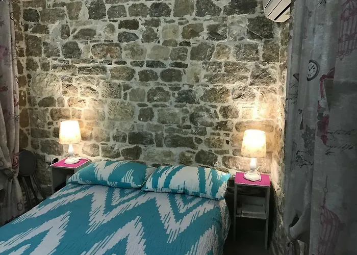 N&m - Diocletians Palace Πανσιόν 3*