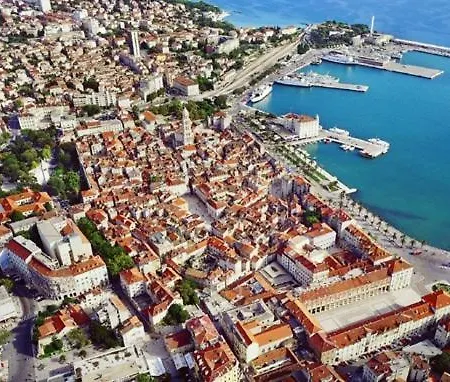 Pensión N&m - Diocletians Palace 3*