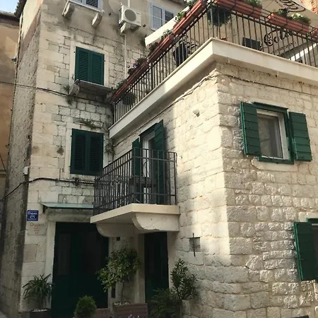 N&m - Diocletians Palace Pensión 3*